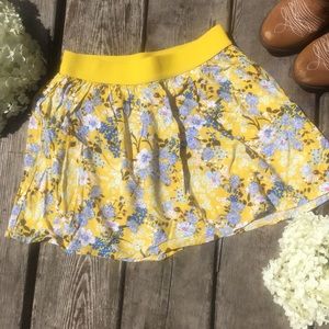 Beautiful Old Navy Yellow Floral Print Skirt sz L